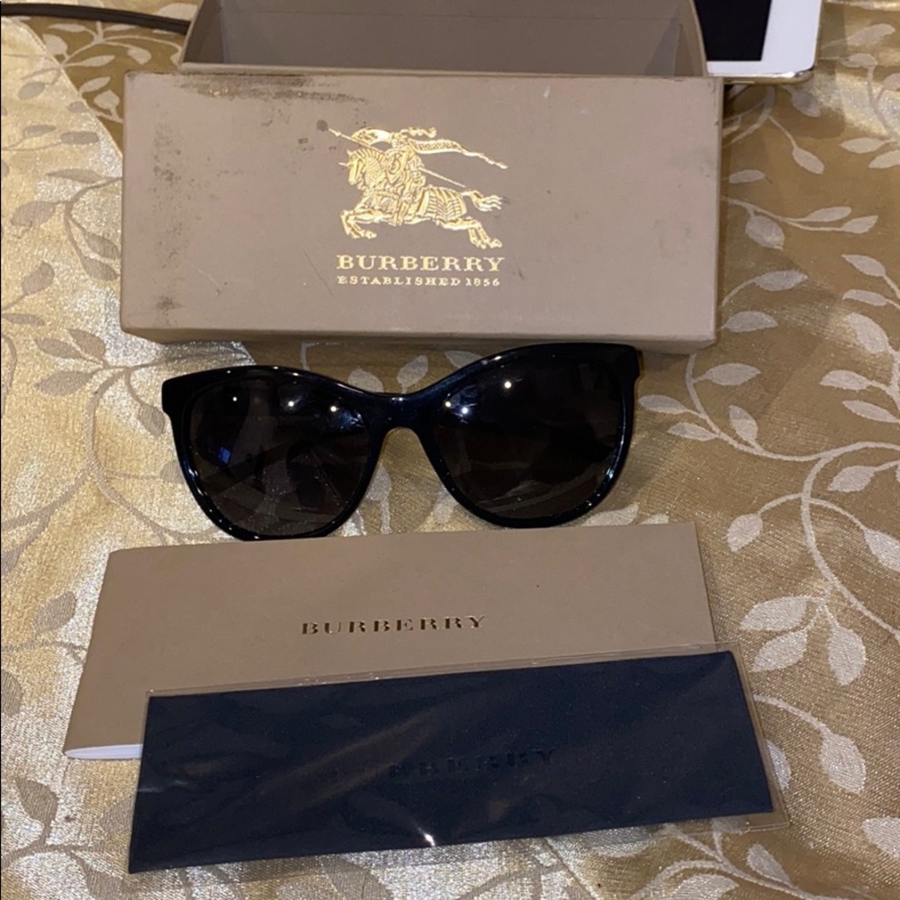 Burberry cat eye sunglasses